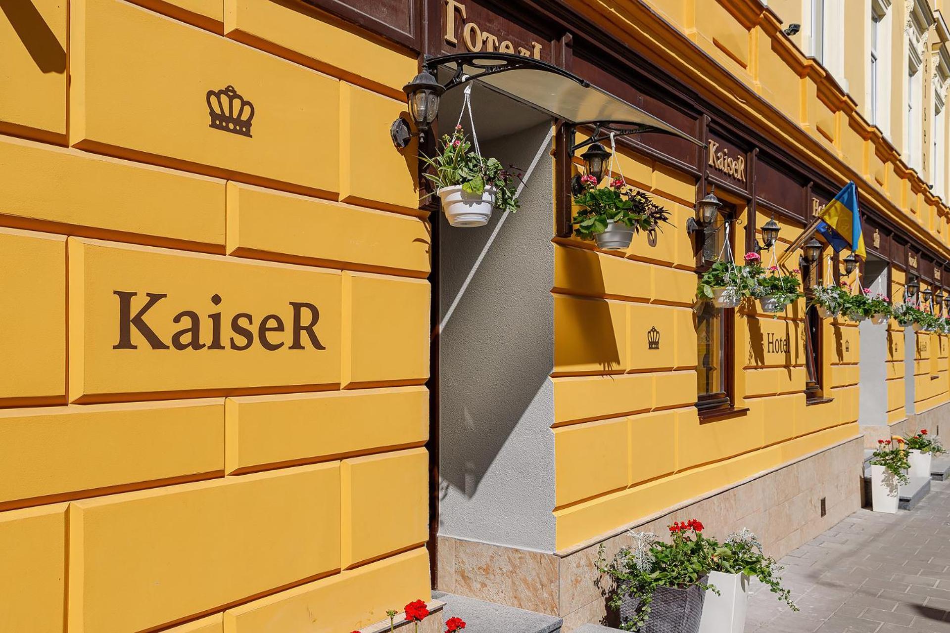 Готель Кайзер Економ Lviv Bagian luar foto