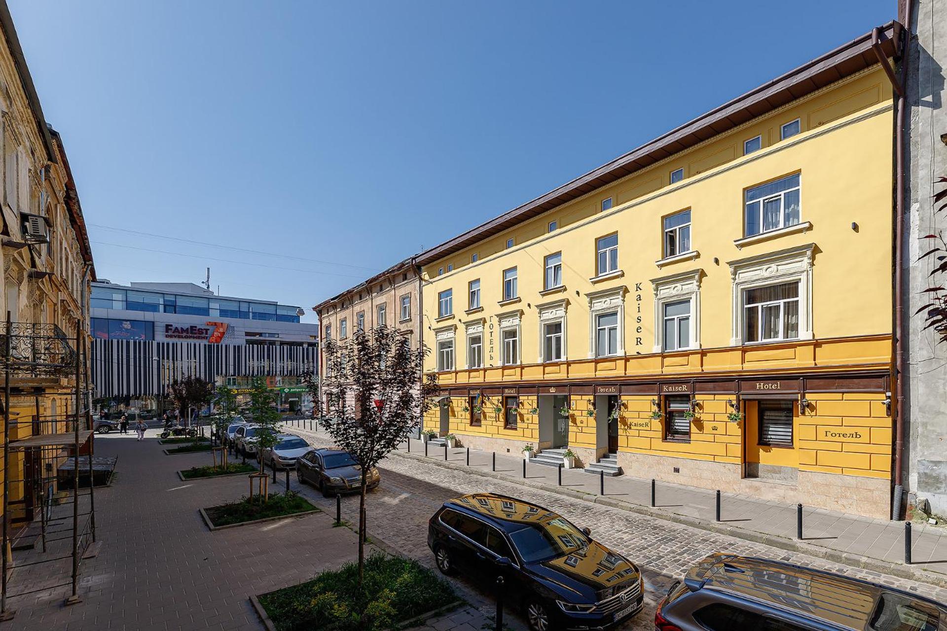 Готель Кайзер Економ Lviv Bagian luar foto